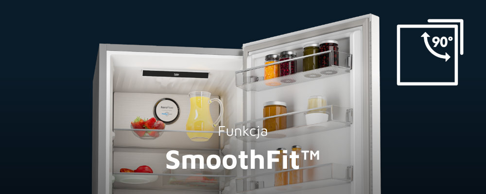 Otwarta lodówka z widocznymi półkami, na których znajdują się słoiki, dzbanek z napojem i owoce. Na obrazie widoczny jest tekst: \'Funkcja SmoothFit™\' oraz ikona z kątem 90°.