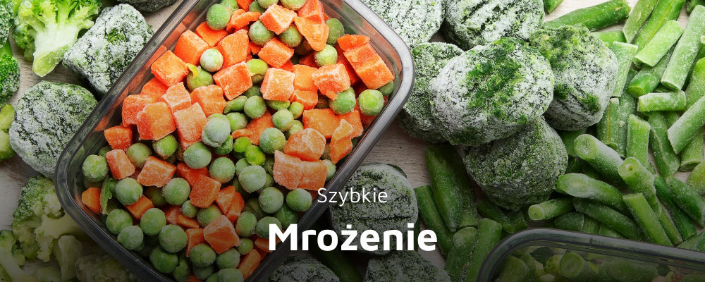Na obrazie widoczne są zamrożone warzywa, takie jak marchewki, groszek i brokuły, w plastikowym pojemniku. Na środku znajduje się tekst: \'Szybkie Mrożenie\'.