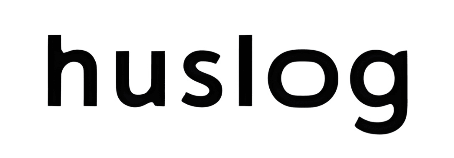 Logo z napisem \'huslog\' w czarnym kolorze na białym tle.