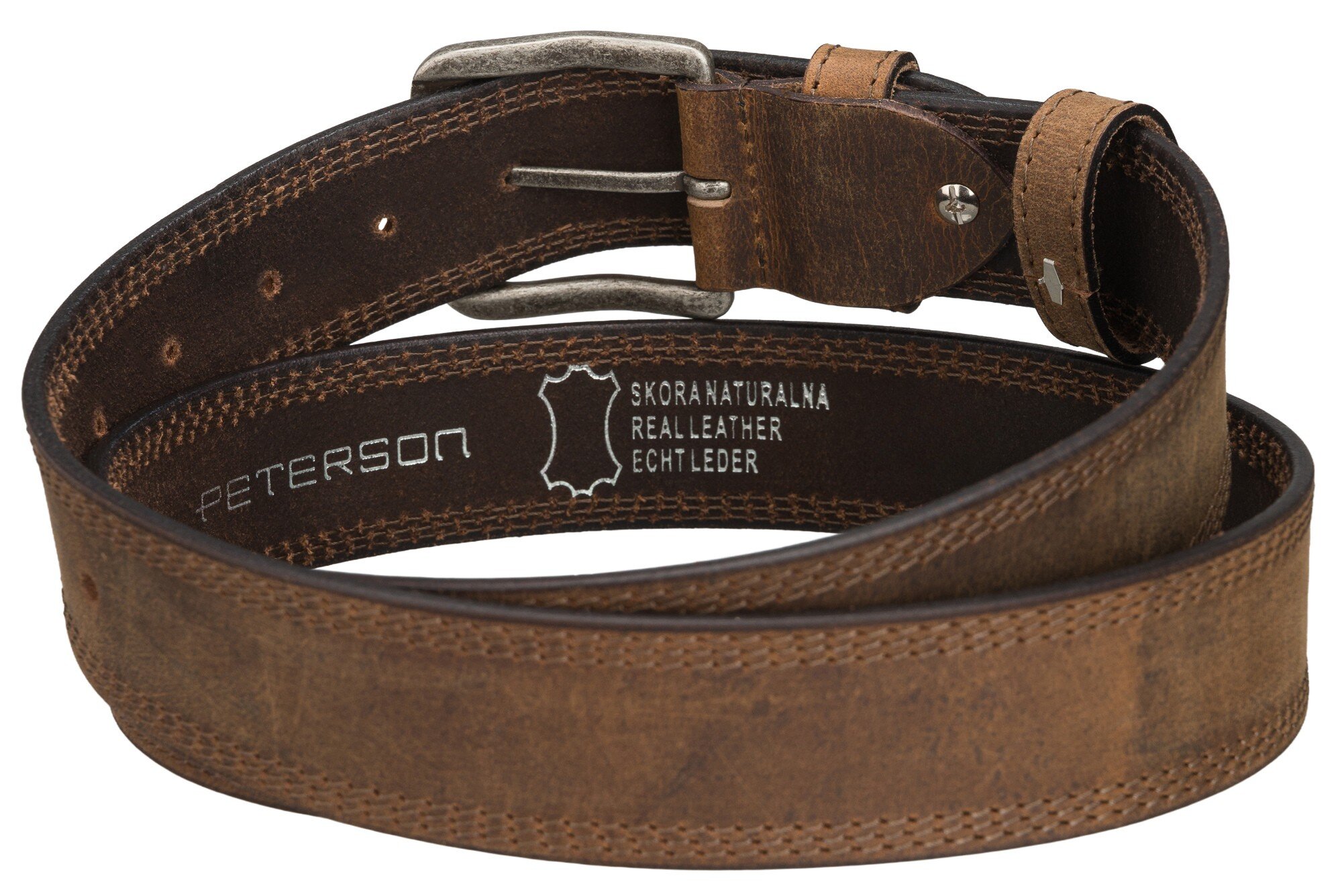 Skórzany pasek w jasnym brązie z klasyczną klamrą, na wewnętrznej stronie widoczny napis: \'PETERSON SKÓRA NATURALNA REAL LEATHER ECHT LEDER\'.