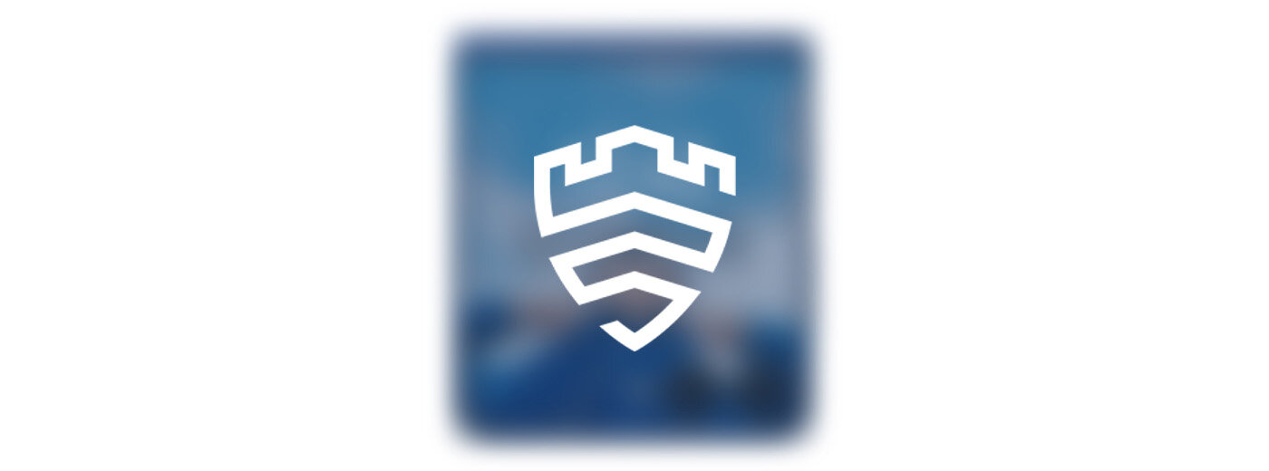 Na obrazie widoczny jest biały symbol przypominający tarczę na niebieskim tle.