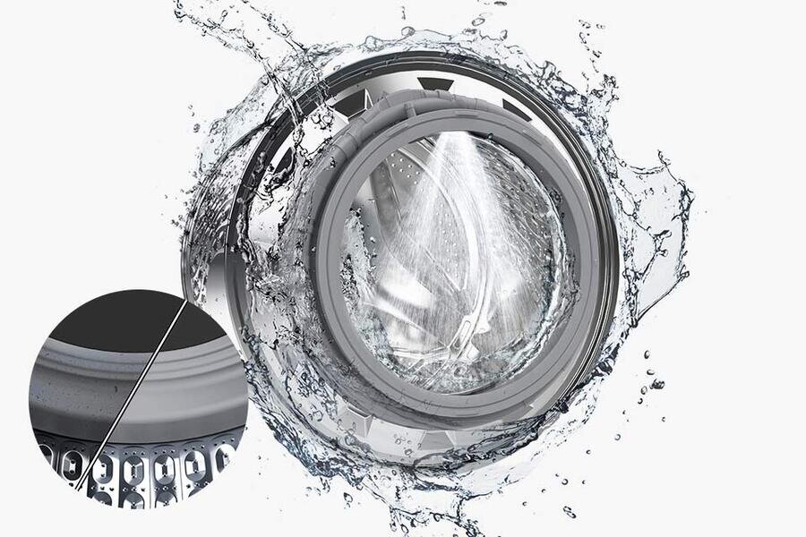 Czyszczenie bębna pralki EcoBubble AI Energy marki Samsung Obraz przedstawia bęben pralki otoczony rozpryskującą się wodą. W lewym dolnym rogu znajduje się powiększenie uszczelki bębna.