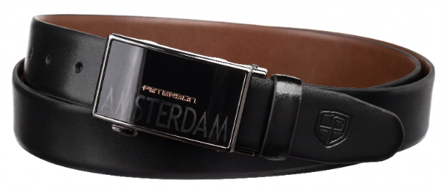Skórzany pasek męski w kolorze czarnym z brązowym wnętrzem, posiada prostokątną klamrę z napisem \'AMSTERDAM\' oraz logo producenta. Na klamrze widoczny jest również napis \'PETERSON\'.