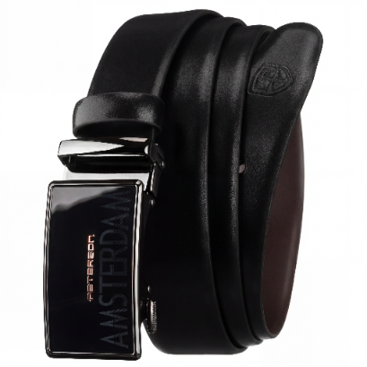 Skórzany pasek męski w kolorze czarnym z metalową klamrą, na której widnieje napis \'AMSTERDAM\' oraz logo \'PETERSON\'.