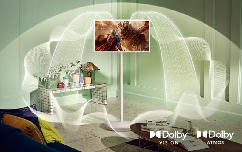 Telewizor LG w pokoju, w rogu widoczne jest logo 'Dolby Atmos' i 'Dolby Vision'.