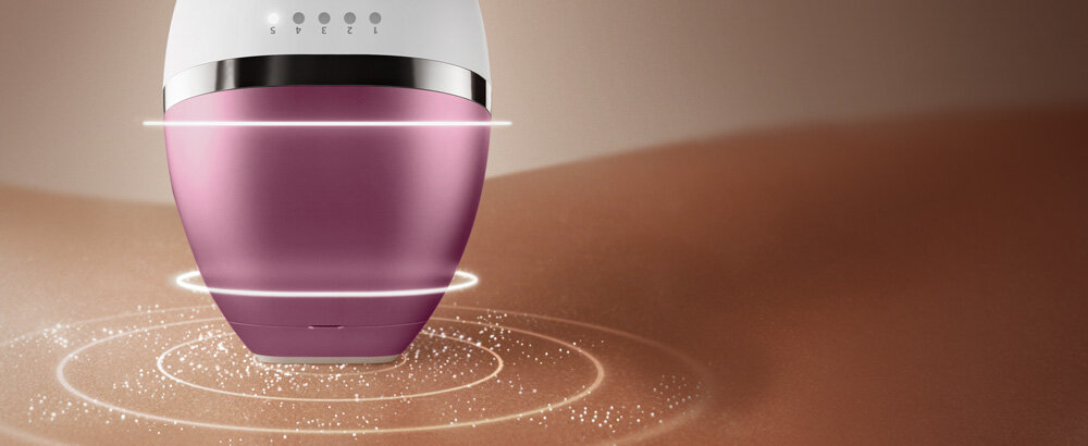 Depilator Philips Lumea dotyka skóry. Wokół niego roztaczają się świetlne okręgi.