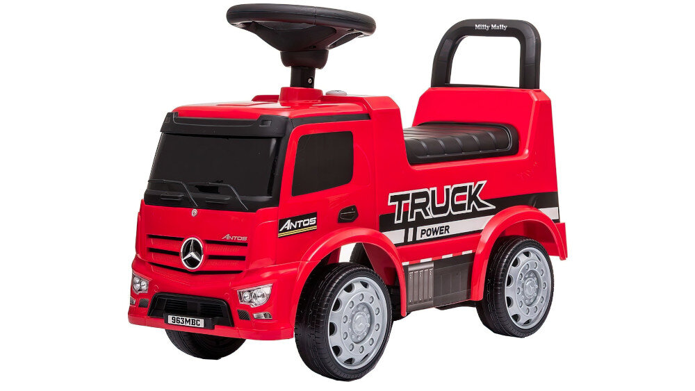 Czerwony jeździk w kształcie ciężarówki z napisem \'TRUCK POWER\' i logo producenta na przodzie. Posiada czarne siedzenie i kierownicę oraz srebrne koła.