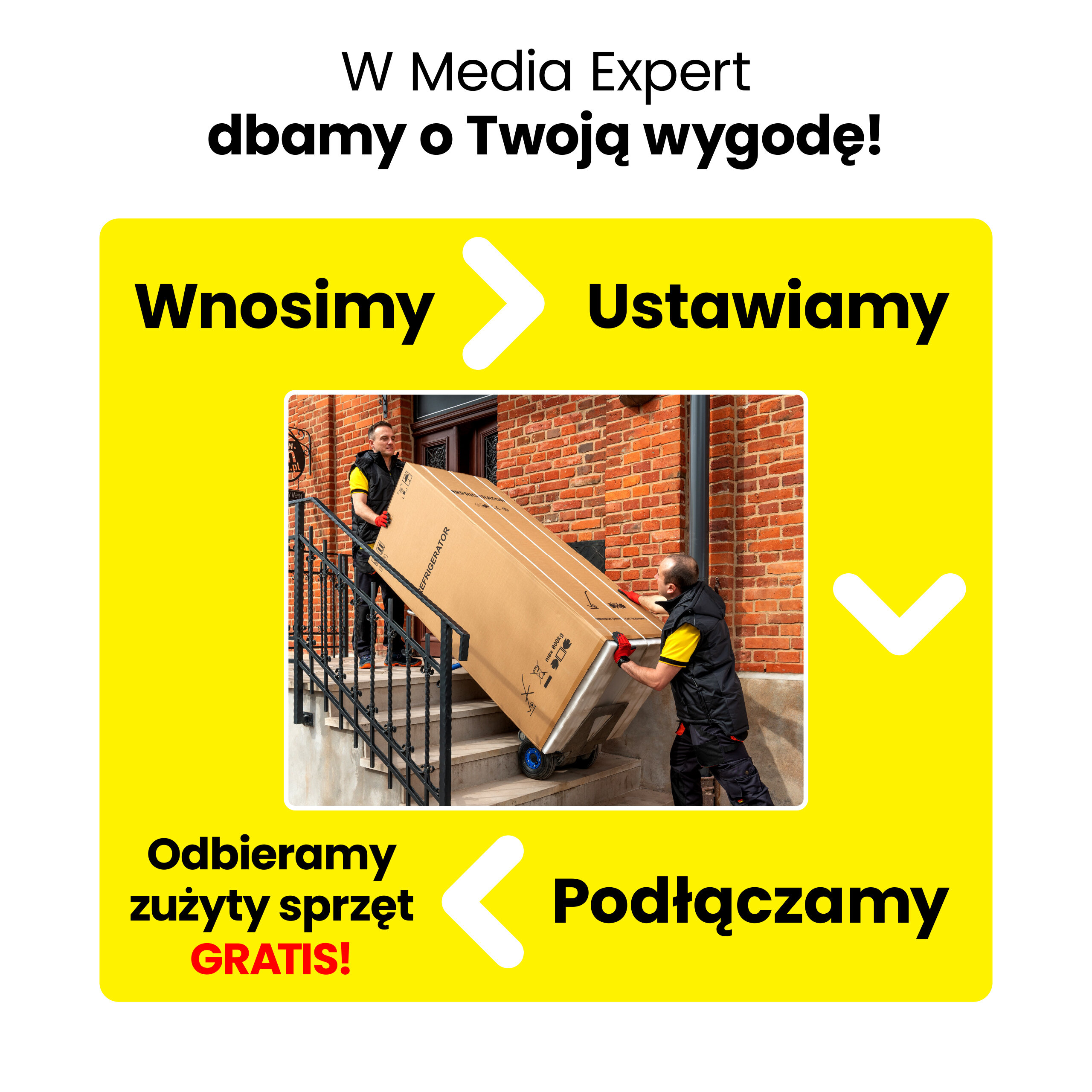 Na żółtym tle znajduje się tekst: \'W Media Expert dbamy o Twoją wygodę! Wnosimy > Ustawiamy Odbieramy zużyty sprzęt GRATIS! < Podłączamy\'. Na zdjęciu dwie osoby wnoszą duże kartonowe pudełko po schodach.