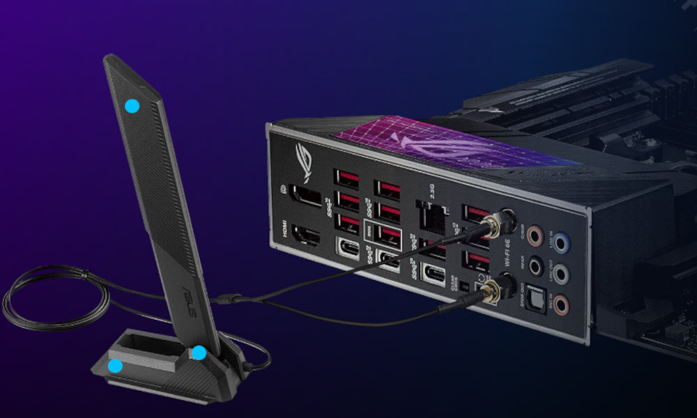 Obraz przedstawia tylny panel płyty głównej z wieloma portami USB, HDMI, DisplayPort oraz złączami audio. Obok znajduje się antena Wi-Fi z logo ASUS.