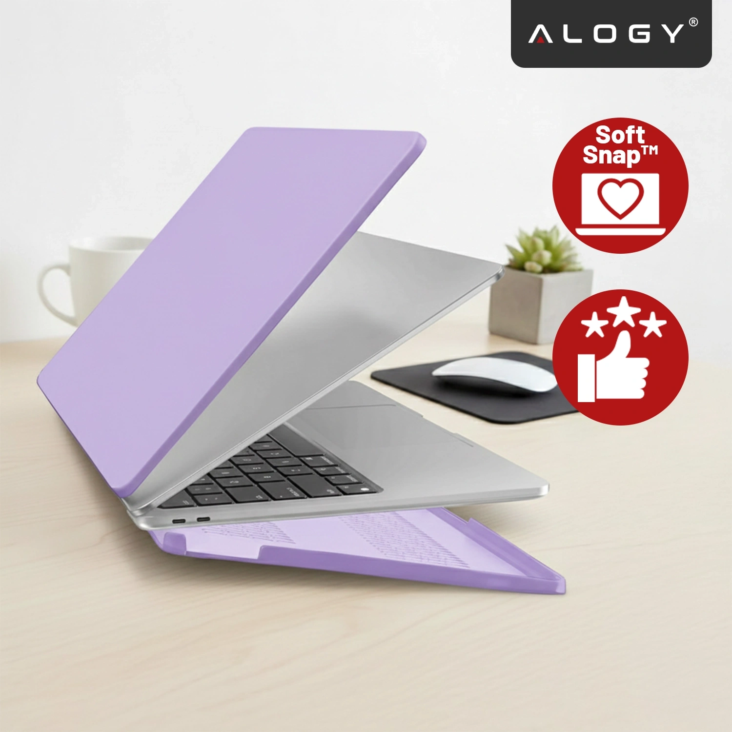 Na obrazie widoczny jest laptop z fioletowym etui ochronnym na biurku, obok którego znajduje się myszka i kubek. W prawym górnym rogu znajduje się logo \'ALOGY\' oraz dwa czerwone symbole z napisami \'Soft Snap™\' i ikoną kciuka w górę z gwiazdkami.