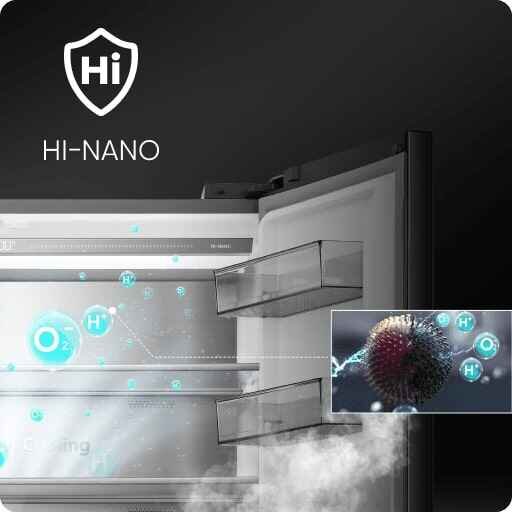Obraz przedstawia wnętrze lodówki z otwartymi półkami, na których widoczne są niebieskie ikony symbolizujące technologię HI-NANO. W lewym górnym rogu znajduje się logo w kształcie tarczy z napisem \'Hi\', a poniżej tekst \'HI-NANO\'.