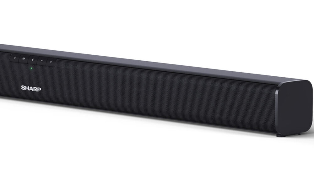 Czarny soundbar z widocznym logo SHARP na przednim panelu. Na górze znajdują się przyciski sterujące.