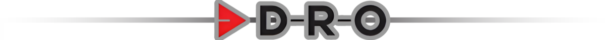 Logo z czerwonym trójkątem skierowanym w prawo oraz literami D-R-O na szarym tle.
