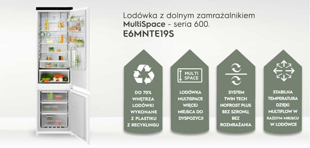 Obraz przedstawia otwartą lodówkę z dolnym zamrażalnikiem oraz cztery ikony z tekstem: \'DO 70% WNĘTRZA LODÓWKI WYKONANE Z PLASTIKU Z RECYKLINGU\', \'LODÓWKA MULTISPACE WIĘCEJ MIEJSCA DO DYSPOZYCJI\', \'SYSTEM TWIN TECH NOFROST PLUS BEZ SZRONU, BEZ ROZMRAŻANIA\', \'STABILNA TEMPERATURA DZIĘKI MULTIFLOW W KAŻDYM MIEJSCU W LODÓWCE\'.