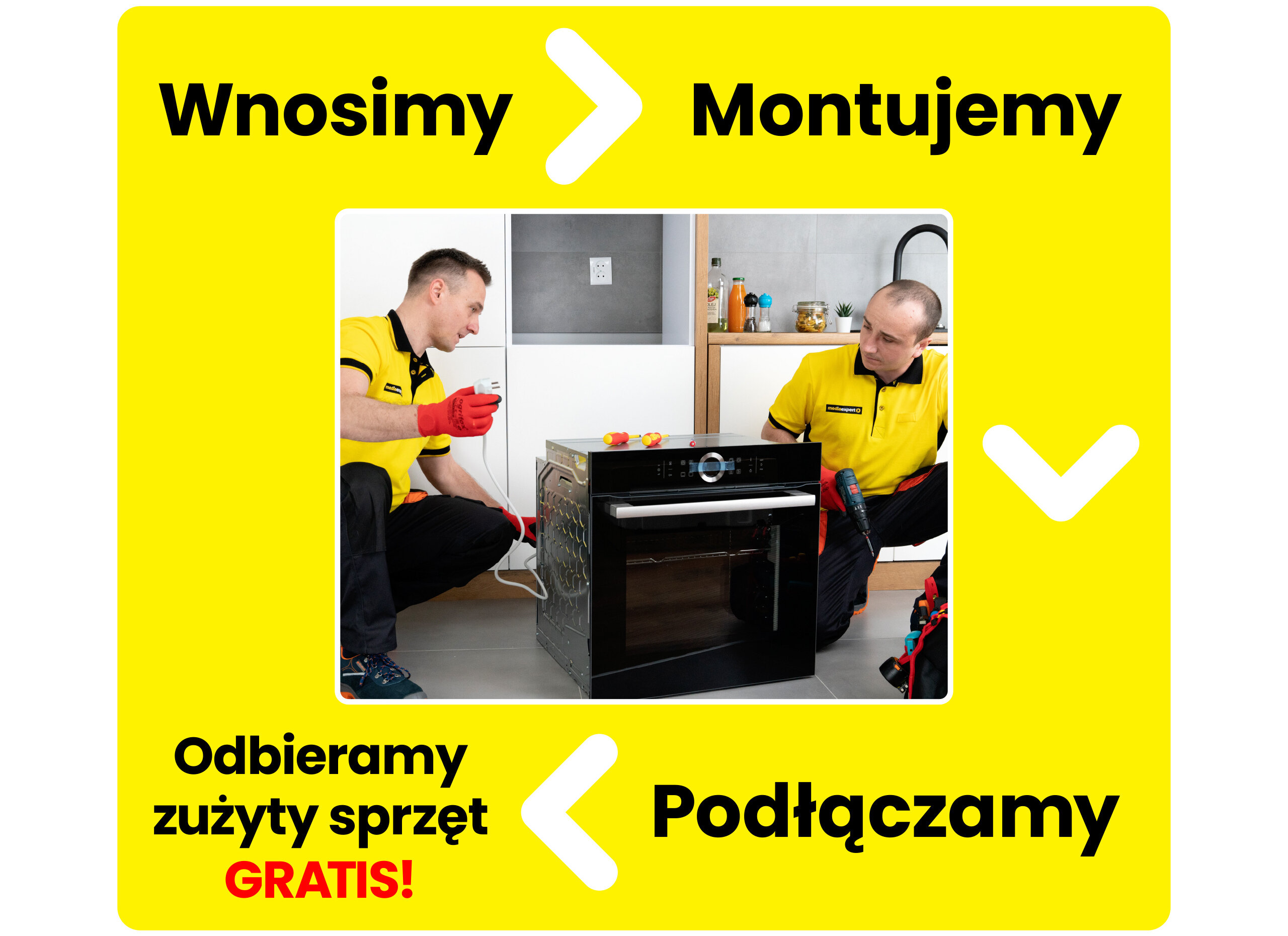 Na zdjęciu widać dwóch mężczyzn w żółtych koszulkach montujących czarny piekarnik. Wokół zdjęcia znajdują się napisy: \'Wnosimy\', \'Montujemy\', \'Odbieramy zużyty sprzęt GRATIS!\', \'Podłączamy\'.