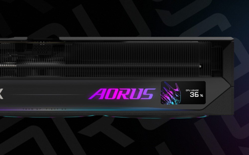 Obraz przedstawia fragment karty graficznej z podświetlanym napisem \'AORUS\' oraz wyświetlaczem pokazującym \'GPU USAGE 36%\'.