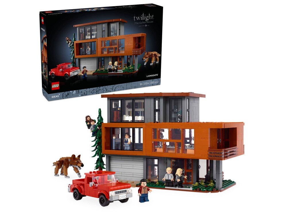 Zestaw LEGO przedstawiający nowoczesny dom z dużymi oknami i drewnianymi elementami, z figurkami postaci i czerwonym samochodem. W tle widoczne jest pudełko z napisem \'twilight The Cullen House\'.