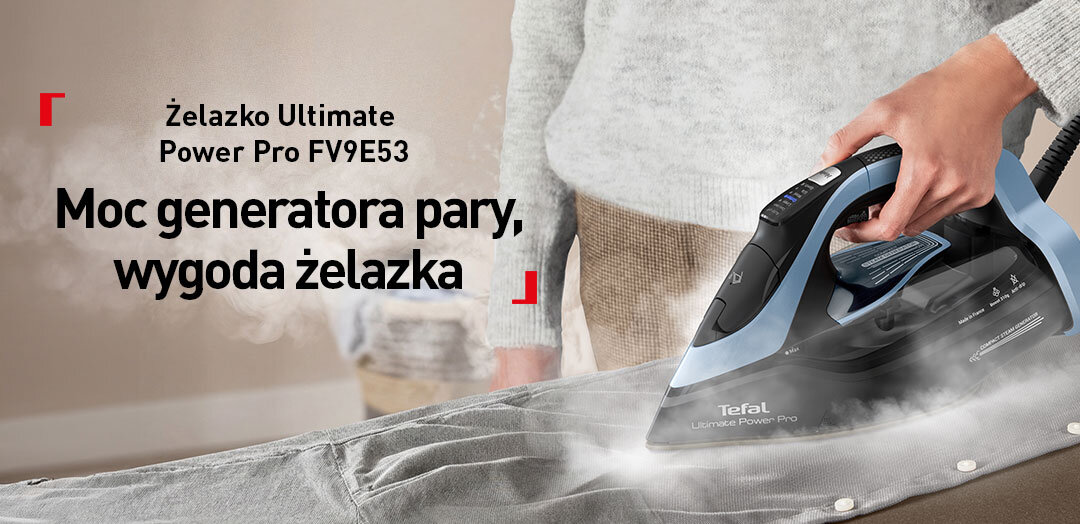 Kobieta trzyma w dłoni żelazko Ultimate Power Pro FV9E53 i prasuje nim koszulę. Z żelazka wydobywa się intensywna para.