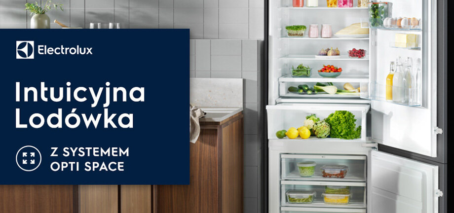 Obraz przedstawia otwartą lodówkę z różnymi produktami spożywczymi na półkach. Po lewej stronie widoczna jest niebieska tablica z logo Electrolux i tekstem: \'Intuicyjna Lodówka Z SYSTEMEM OPTI SPACE\'.