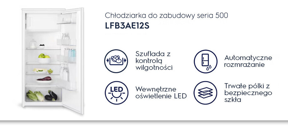 Obraz przedstawia otwartą lodówkę z kilkoma półkami, na których znajdują się różne produkty spożywcze. Obok lodówki widnieje tekst: \'Chłodziarka do zabudowy seria 500 LFB3AE12S\', oraz ikony z napisami: \'Szuflada z kontrolą wilgotności\', \'Automatyczne rozmrażanie\', \'Wewnętrzne oświetlenie LED\', \'Trwałe półki z bezpiecznego szkła\'.