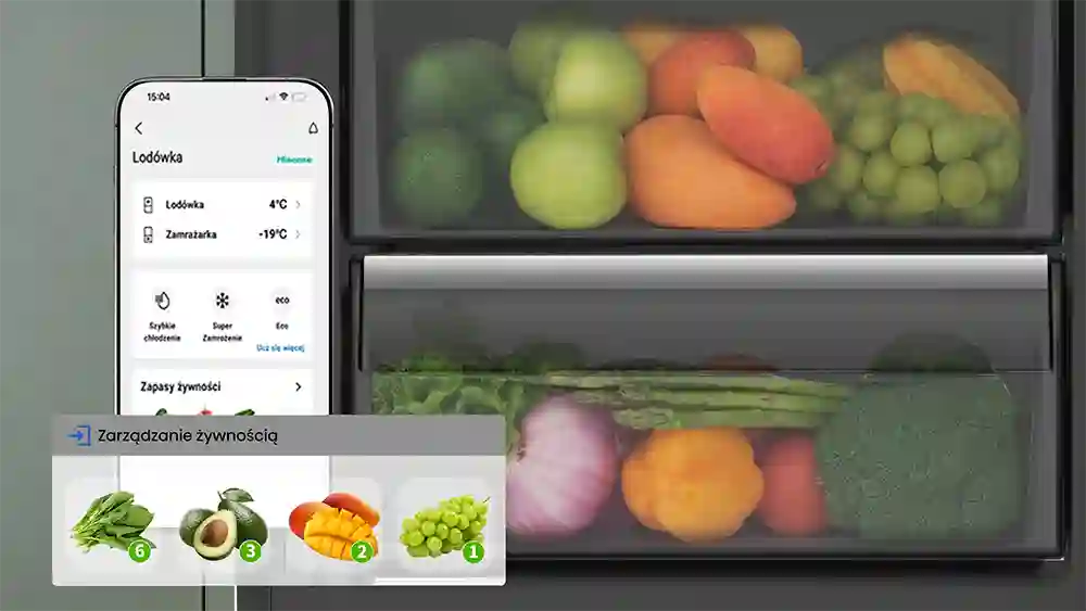 Obraz przedstawia wnętrze lodówki z różnymi warzywami i owocami w dwóch szufladach. Obok lodówki widoczny jest ekran smartfona z aplikacją pokazującą temperaturę lodówki i zamrażarki oraz opcje zarządzania żywnością, takie jak \'Szybkie chłodzenie\' i \'Super zamrożenie\'.