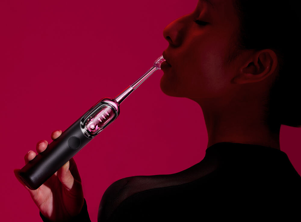 Szczoteczka soniczna JIMOK J7 Jeżynowy Róż zdjęcie lifestyle 45 000 wibracji na minutę Bezszczotkowy silnik soniczny Technologia soniczna 