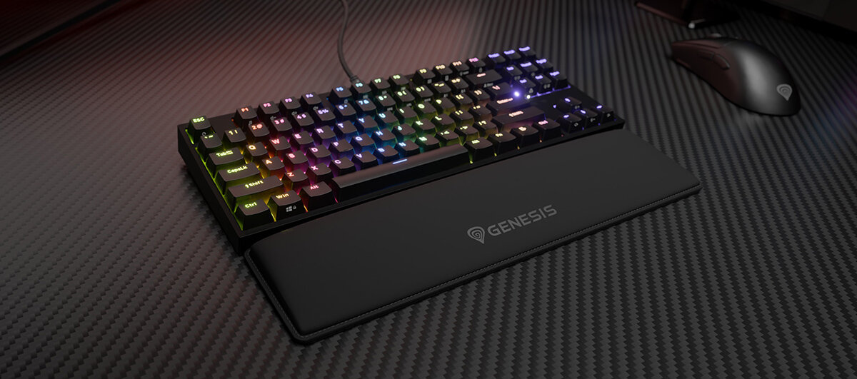 GENESIS Rubid 600 TKL GENESIS Rubid 600 TKL piankę Memory Foam reaguje na nacisk dopasowuje się do kształtu nadgarstków - Czarna podkładka pod nadgarstki zestawiona z podświetlaną wielokolorowo klawiaturą na biurku