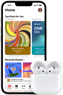Smartfon z wyświetlaczem pokazującym aplikację muzyczną z różnymi albumami i playlistami. Przed telefonem znajduje się etui z bezprzewodowymi słuchawkami.