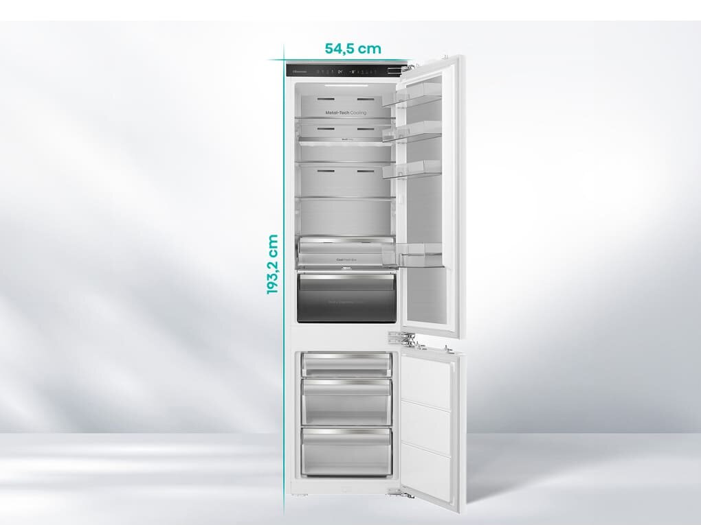 Otwarta lodówka z widocznymi półkami i szufladami, z wymiarami 54,5 cm szerokości i 193,2 cm wysokości. Na górnej półce widoczny napis \'Metal Tech Cooling\'.