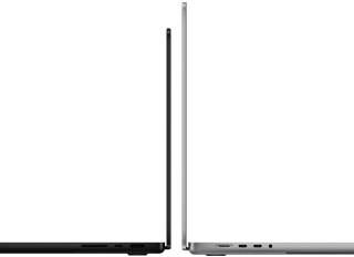 Dwa laptopy ustawione bokiem, jeden w kolorze czarnym, drugi srebrnym, z widocznymi portami na bokach. Oba urządzenia mają smukły design i są otwarte pod kątem prostym.