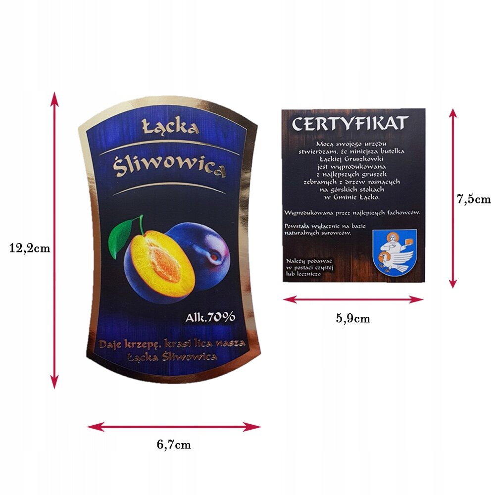 Na obrazie widoczne są dwie etykiety: jedna z napisem \'Łącka Śliwowica Alk. 70%\' oraz grafiką śliwki, druga z napisem \'CERTYFIKAT\' i tekstem opisującym produkt. Etykiety mają podane wymiary: 12,2 cm x 6,7 cm oraz 7,5 cm x 5,9 cm.