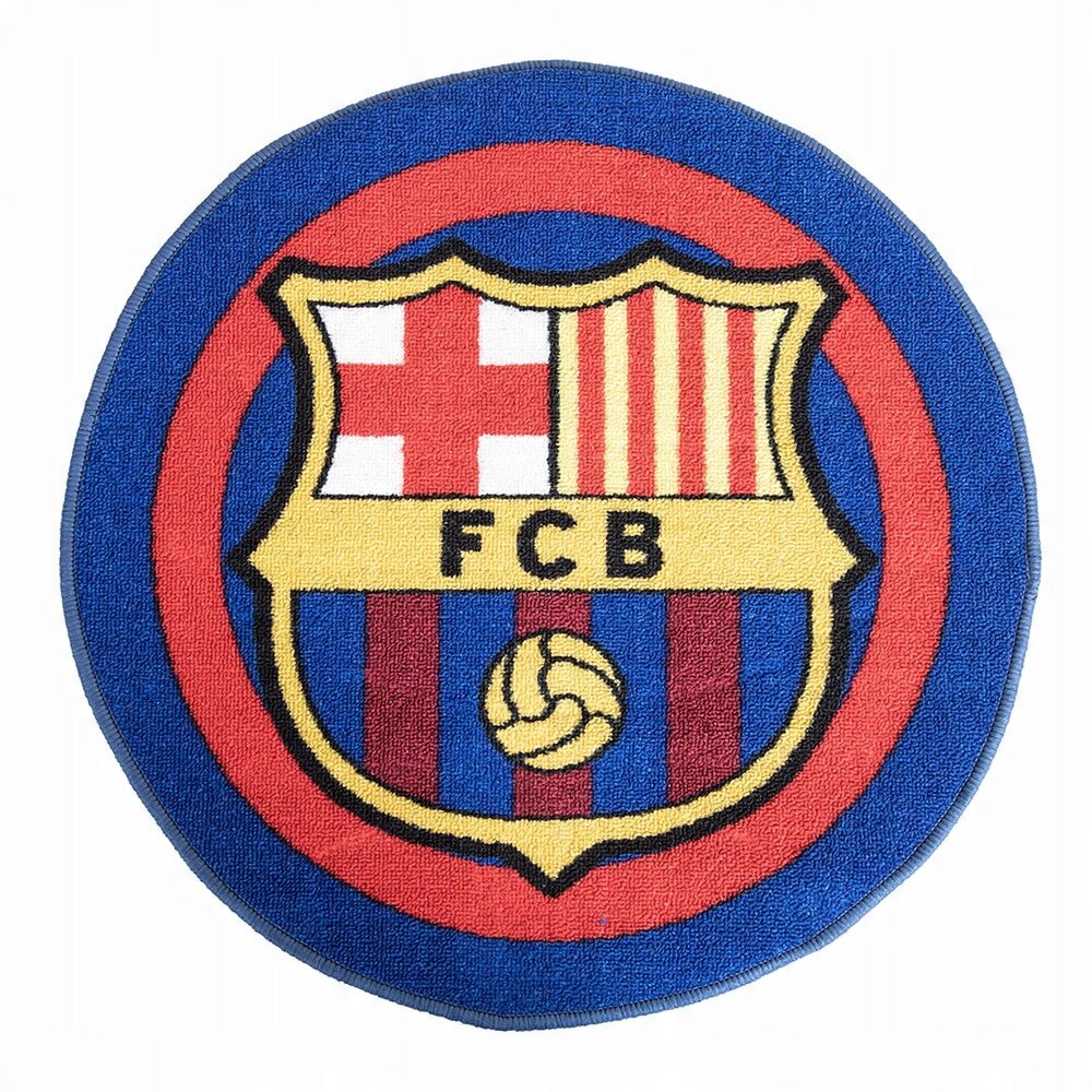 Okrągły dywan z krótkim włosiem przedstawiający herb z napisem \'FCB\' na tle w kolorach czerwonym, niebieskim i żółtym.