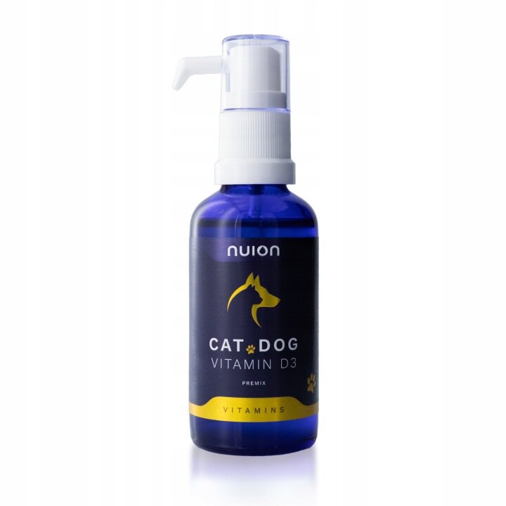Niebieska butelka z białą pompką, na etykiecie napis \'nuion CAT & DOG VITAMIN D3 PREMIX VITAMINS\' oraz sylwetka psa i kota w kolorze żółtym.