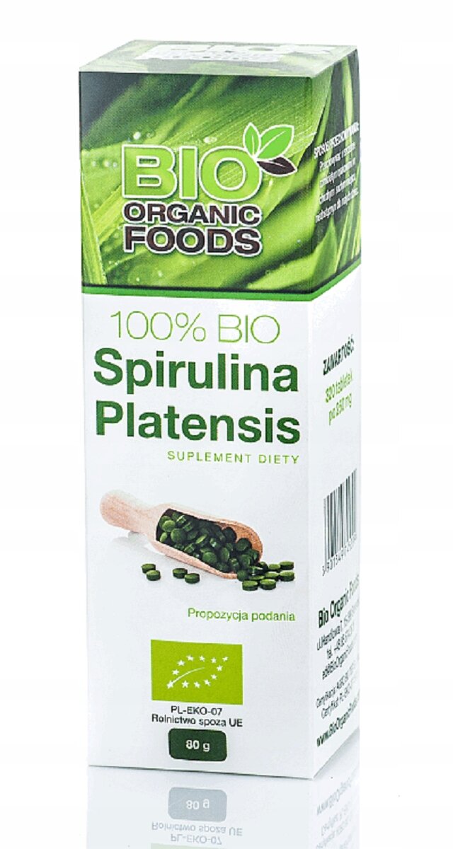 Opakowanie produktu \'Bio Organic Foods 100% Bio Spirulina Platensis\' o wadze 80 gram, z widocznym logo \'BIO ORGANIC FOODS\' i grafiką spiruliny na łyżeczce. Na opakowaniu znajduje się również certyfikat ekologiczny PL-EKO-07 oraz napis \'Rolnictwo spoza UE\'.