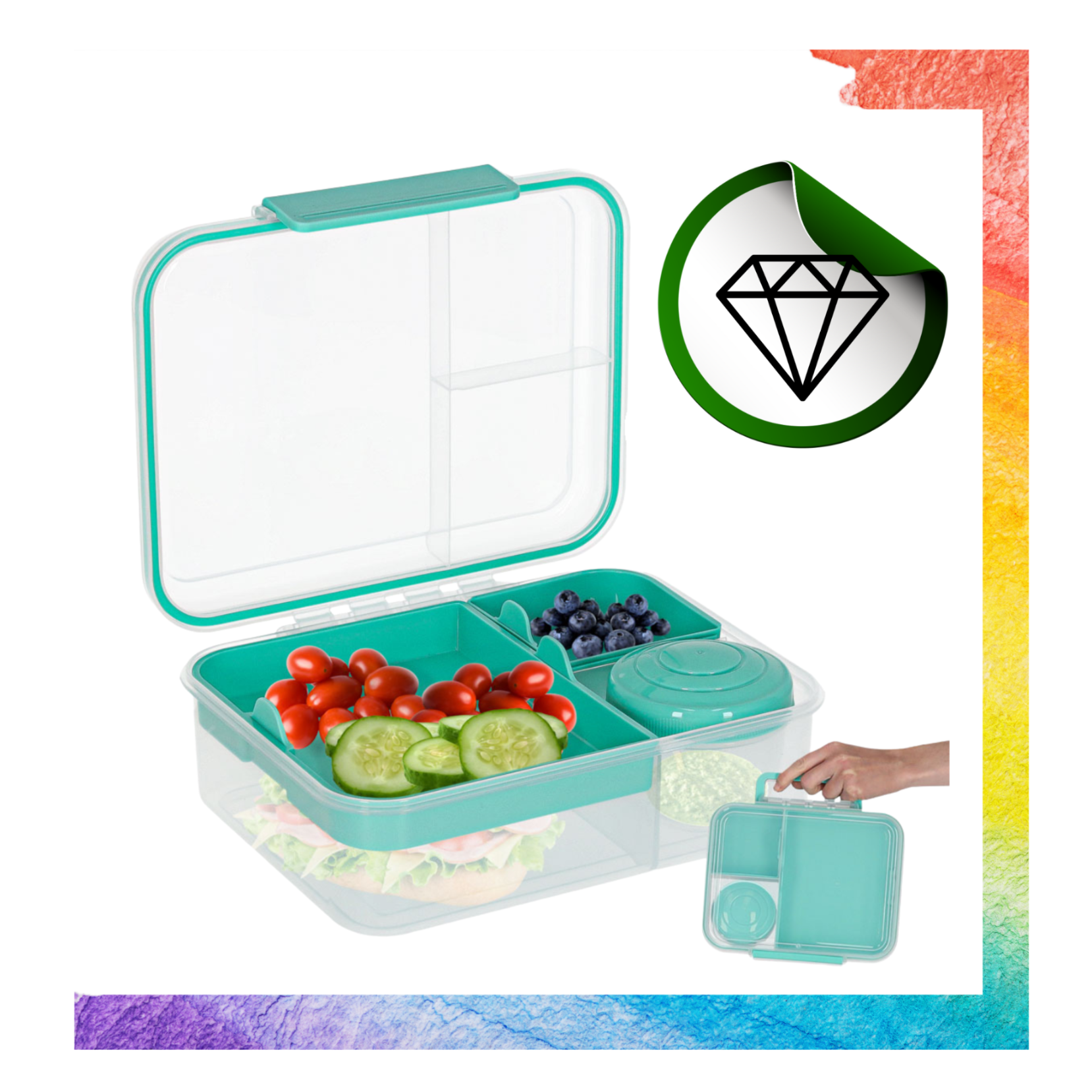 Na obrazie znajduje się przezroczysty lunchbox z turkusową pokrywką i przegródkami, wypełniony pomidorkami koktajlowymi, plasterkami ogórka i jagodami. Obok widoczna jest ręka trzymająca zamknięty lunchbox oraz symbol diamentu w zielonym okręgu.