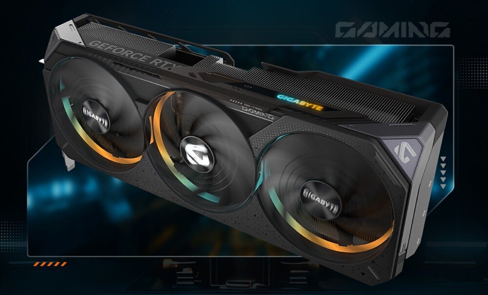 Komputer MAD DOG Elite ARCTIC-U01DR32 Karta graficzna z trzema wentylatorami, podświetleniem RGB i oznaczeniem 'GIGABYTE' oraz 'GeForce RTX', ustawiona na tle w stylu futurystycznym, karta graficzna, rdzenie CUDA, architektura, pamięć VRAM, wentylatory
