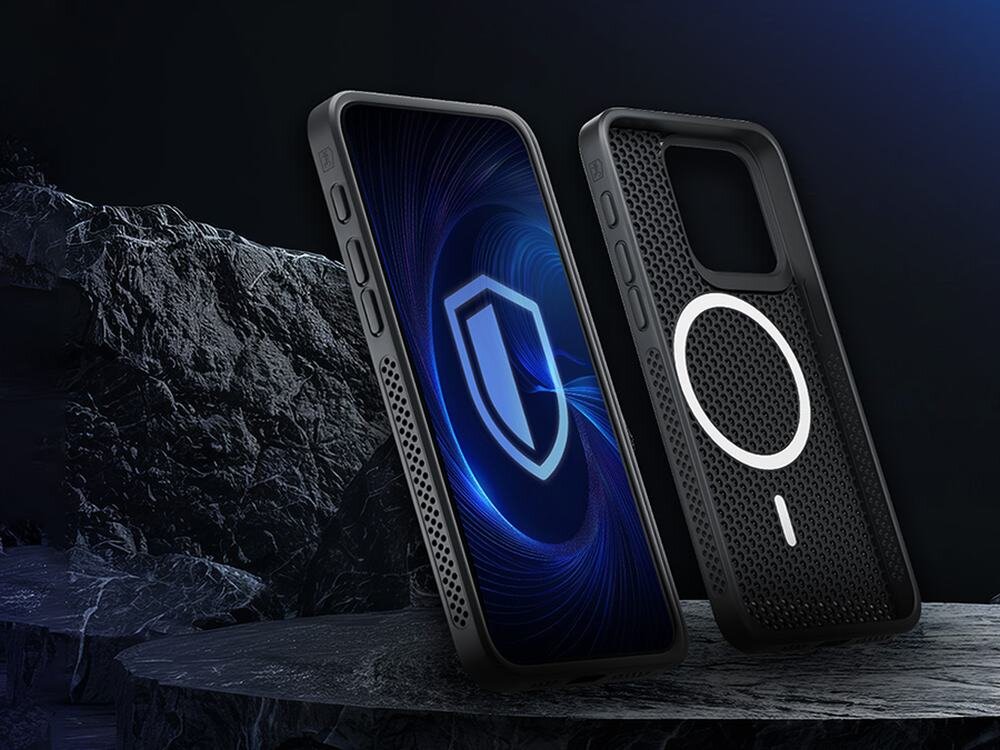 Na obrazie widoczne są dwa czarne etui na telefon, jedno z przodu z wyświetlaczem pokazującym niebieski wzór z tarczą, drugie z tyłu z okrągłym wzorem. Etui mają perforowaną powierzchnię i znajdują się na tle przypominającym skały.