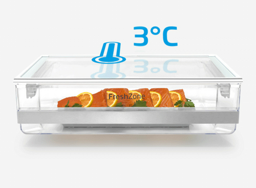 Przezroczysta szuflada lodówki z napisem \'FreshZone\', w której znajdują się plasterki pomarańczy. Nad szufladą widoczna jest ikona termometru i napis \'3°C\'.