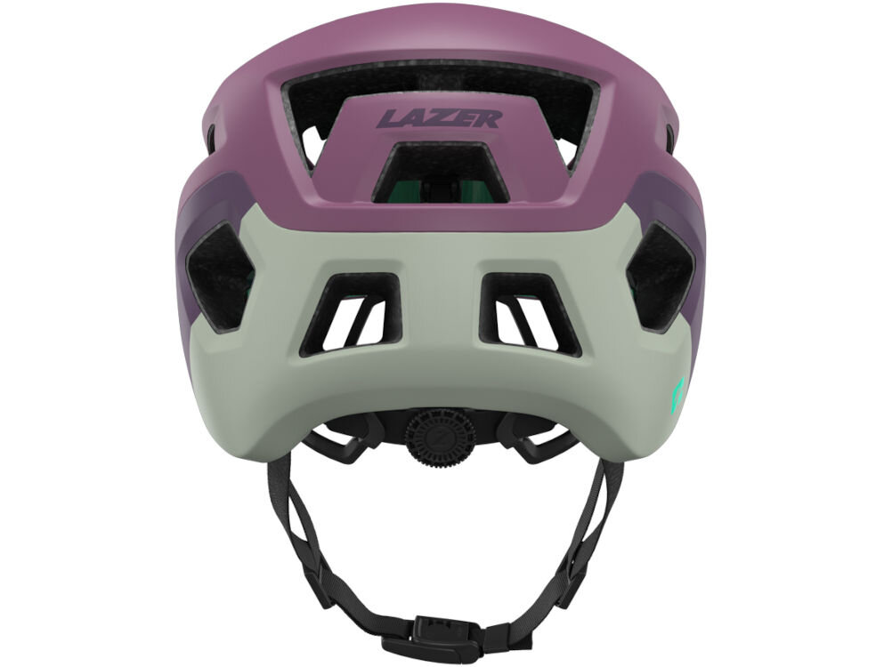 Kask rowerowy w kolorze fioletowym z szarymi elementami, posiada otwory wentylacyjne i napis \'LAZER\' na górze. Widoczny jest mechanizm regulacji z tyłu.