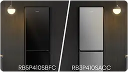 Obraz przedstawia dwie lodówki w ciemnym pomieszczeniu, jedna czarna z oznaczeniem RB5P410SBFC, druga srebrna z oznaczeniem RB3P410SACC. Nad każdą lodówką znajduje się okrągła lampa.