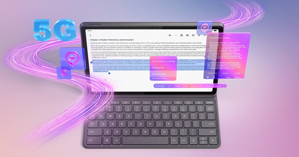 Tablet z klawiaturą wyświetla tekst na ekranie, otoczony efektami graficznymi z napisem \'5G\'. Tło jest gradientowe, w odcieniach różu i fioletu.