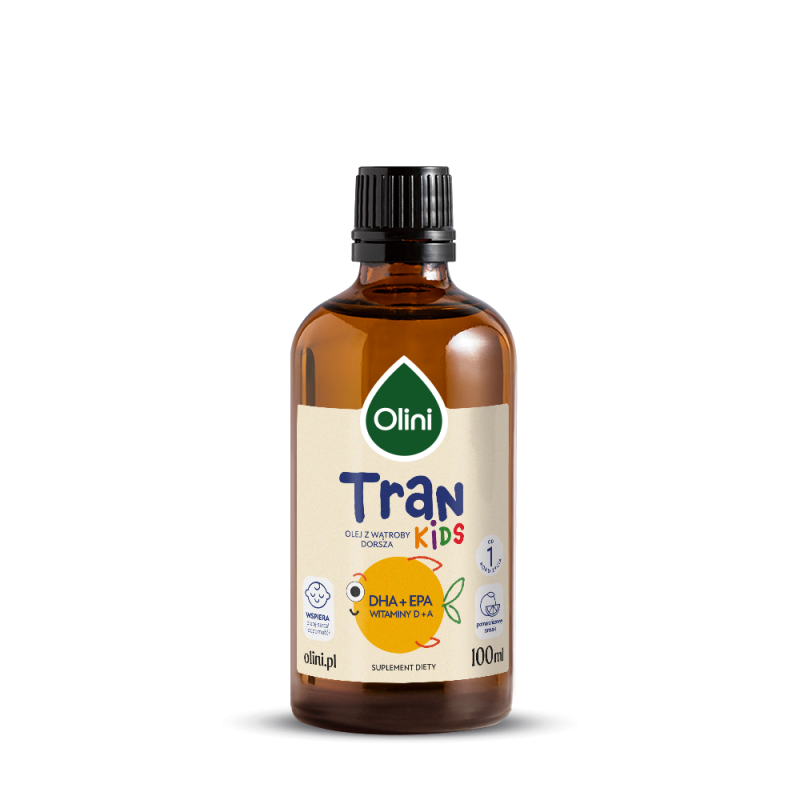 Butelka z ciemnego szkła z etykietą \'Olini Tran Kids\'. Na etykiecie widnieje napis \'DHA + EPA Witaminy D + A\', a pojemność to 100 ml.
