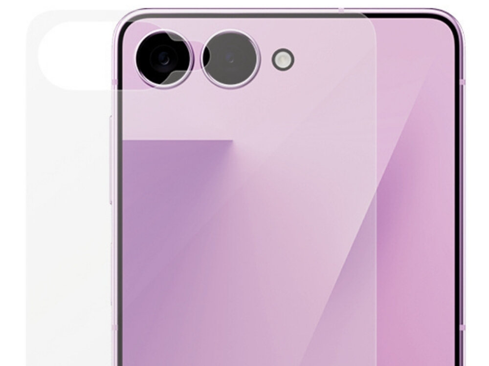 Obraz przedstawia różowy telefon z trzema widocznymi obiektywami aparatu. Na telefonie znajduje się przezroczysta folia ochronna.