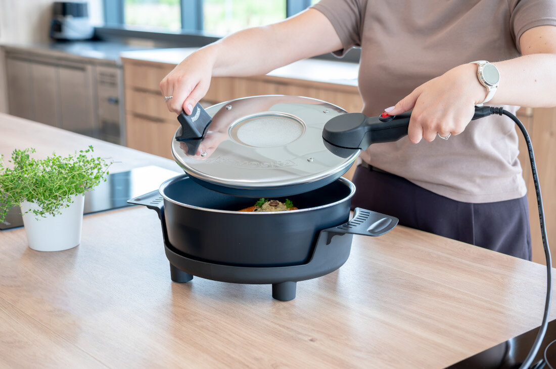 Prodiż REMOSKA Prima Glass P32F/21 Ceramiczna powłoka zdjęcie lifestyle Kontrola bez podnoszenia Pokrywa ze szklanym okienkiem bez przerywania procesu