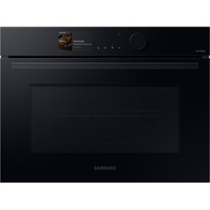 Piekarnik kompaktowy Samsung NQ5B6753CAK o pojemności 50 litrów Czarny piekarnik elektryczny z mikrofalą, z wyświetlaczem i pokrętłem na panelu przednim. Na wyświetlaczu widoczny jest obrazek potrawy oraz tekst \'Auto Cook\'.