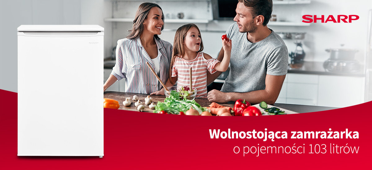 Obraz przedstawia białą zamrażarkę obok rodziny w kuchni. Tekst na obrazie: \'Wolnostojąca zamrażarka o pojemności 103 litrów\', logo: \'SHARP\'.