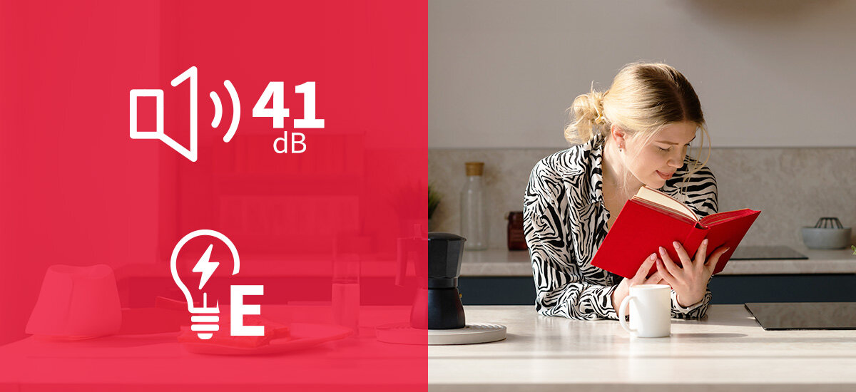Obraz podzielony na dwie części: po lewej stronie czerwone tło z ikoną głośnika i tekstem \'41 dB\' oraz ikoną żarówki z literą \'E\'; po prawej stronie kobieta czytająca czerwoną książkę przy stole w kuchni.