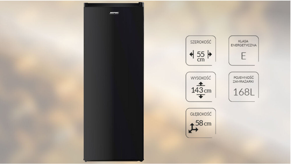 Czarna zamrażarka z logo MPM, obok której znajdują się informacje: szerokość 55 cm, wysokość 143 cm, głębokość 58 cm, klasa energetyczna E, pojemność zamrażarki 168L.