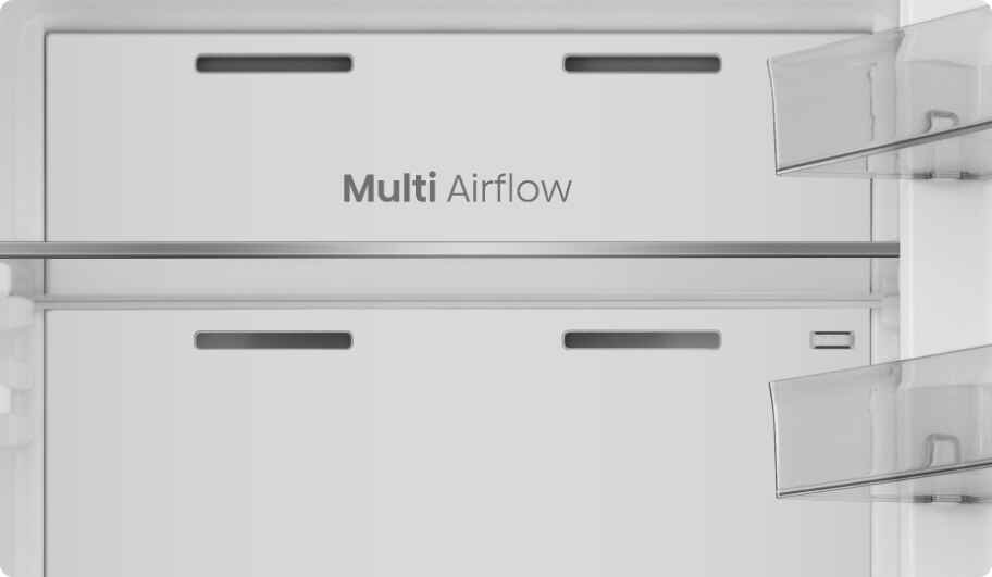 Wnętrze lodówki z widocznym napisem \'Multi Airflow\' oraz przezroczystymi półkami po bokach.