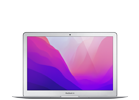 Laptop z ekranem wyświetlającym gradientowe tło w odcieniach różu i fioletu. Na obudowie widoczne jest logo producenta: APPLE.